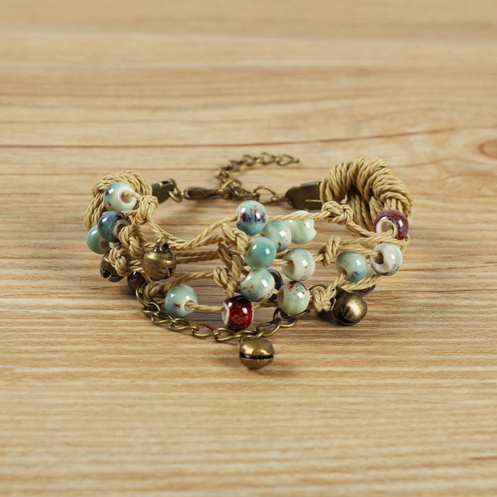 The adjustable clasp ensures a comfortable fi