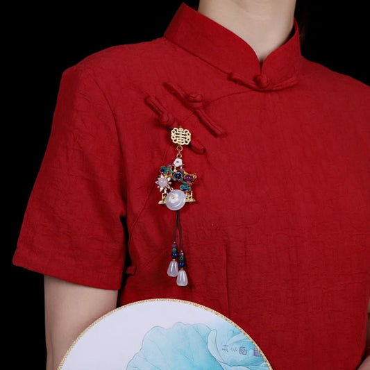 Boho vintage ethnic gold-tone hair pendant featuring double happiness charm, colorful gemstone accents, white jade details and decorative tassels, styled on a wooden display hook, ideal for bohemian and traditional fashion enthusiasts in the US 01