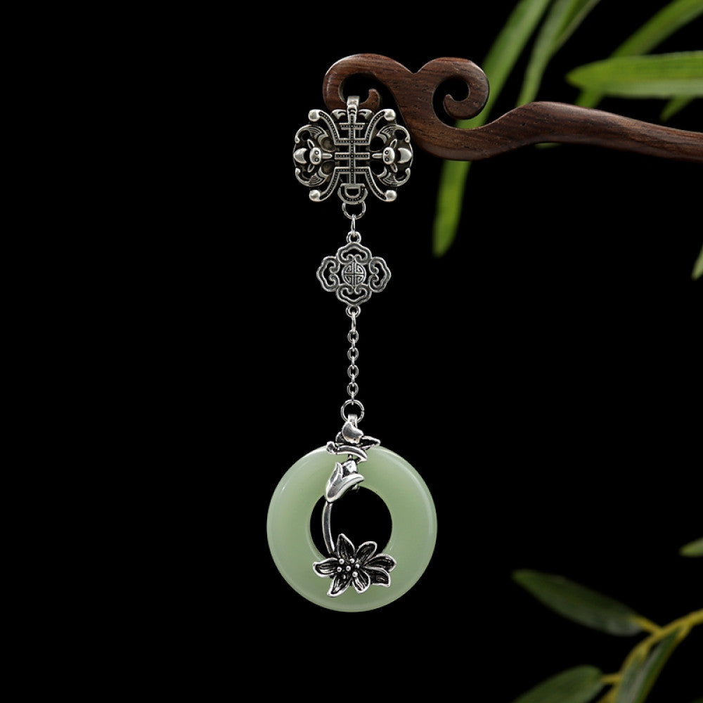 Boho vintage ethnic silver hair pendant featuring Chinese knot detail, green jade ring with lotus carving, styled on a Chinese wooden frame, ideal for bohemian and traditional fashion enthusiasts in the US 02