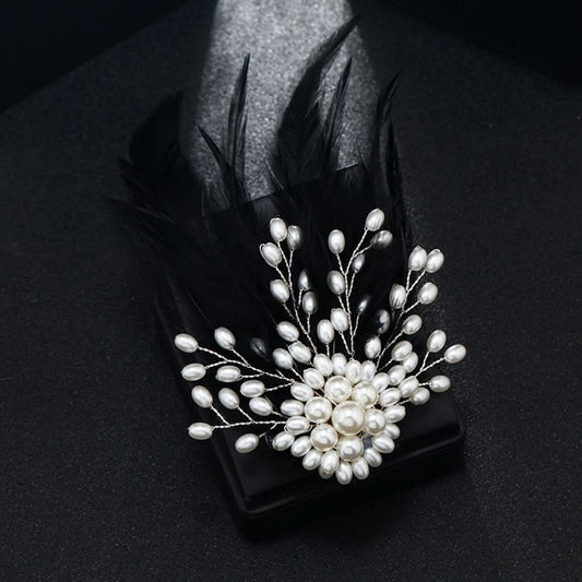 This hair accessory features light white feathers, paired with pearls and silver wire. The soft feathers and lustrous pearls create a dreamy, exquisite design, ideal for bridal looks or evening gowns.1