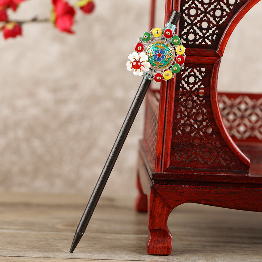 Boho vintage ethnic hair stick featuring a dark wooden-look handle, topped with light green flower, red bead 01