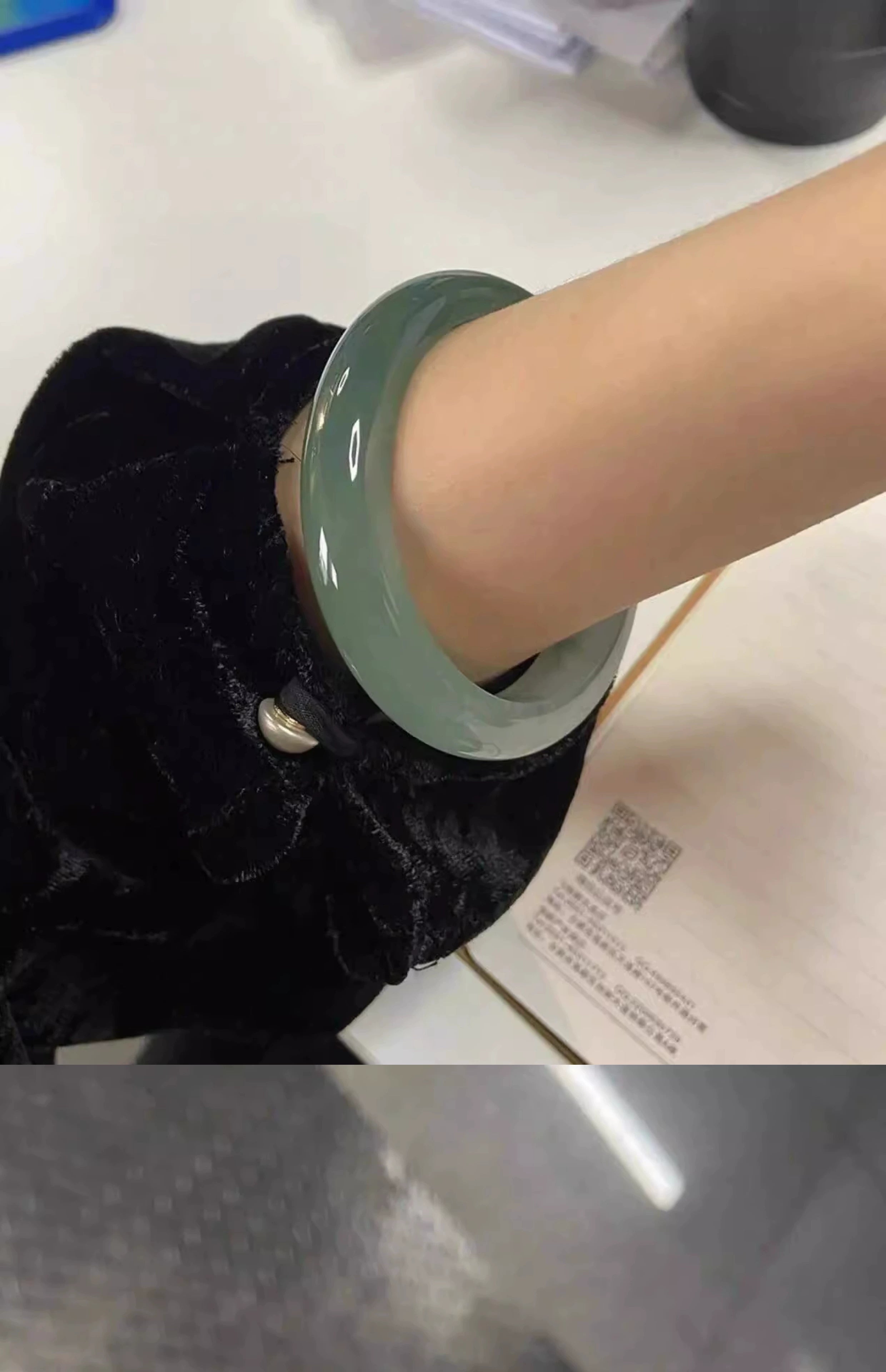 Woman wearing natural dark green jade bangle, luxury Chinese jade jewelry 02