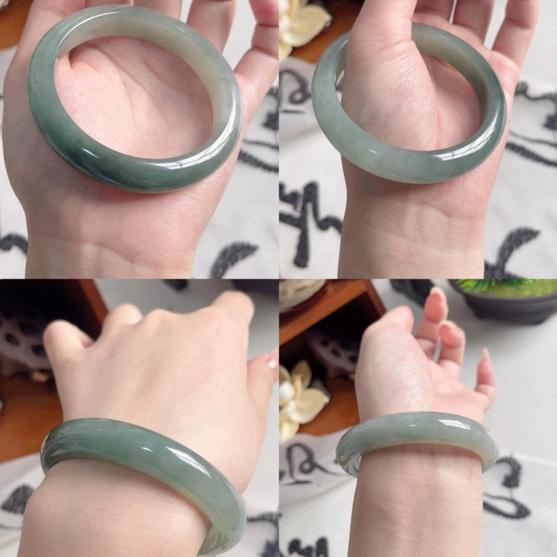 Hand holding natural oil green jade bangle, Chinese jade jewelry 02