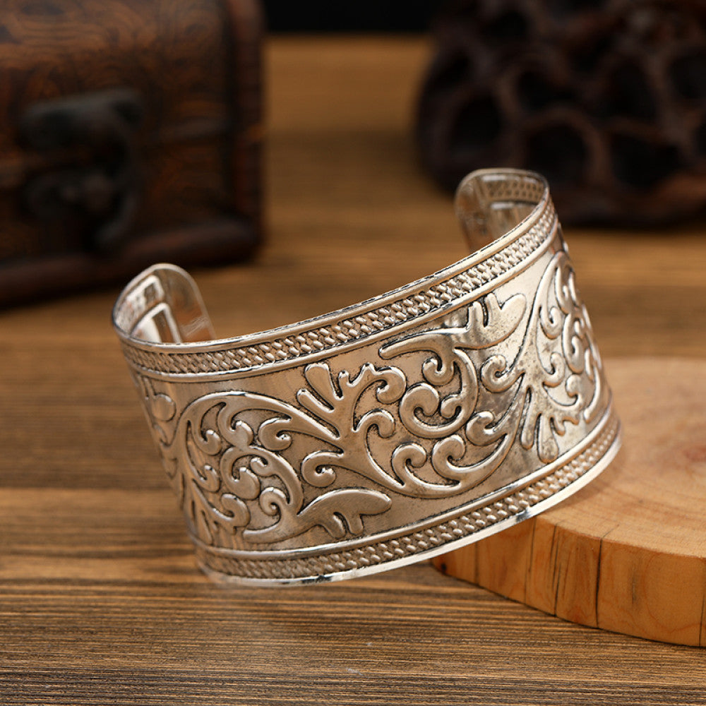 Wide Silver Bangle 03