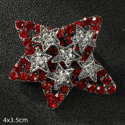 This elegant silver floral brooch features a central lustrous pearl surrounded by intricate crystal-encrusted openwork, measuring 5x5cm. A sophisticated accessory to elevate any outfit 01