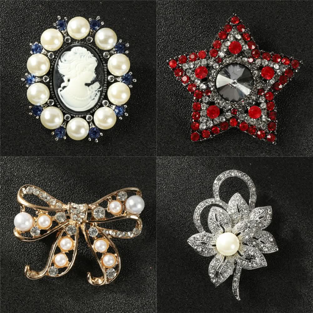 This elegant silver floral brooch features a central lustrous pearl surrounded by intricate crystal-encrusted openwork, measuring 5x5cm. A sophisticated accessory to elevate any outfit 22