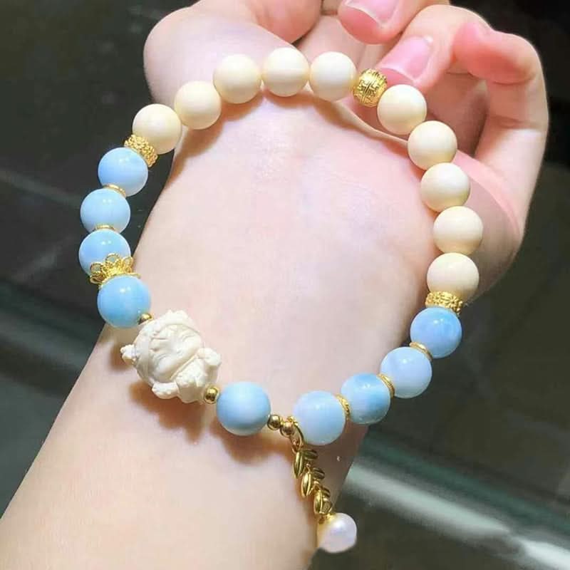 Blue and white beaded bracelet with carved charm | DIY Jade