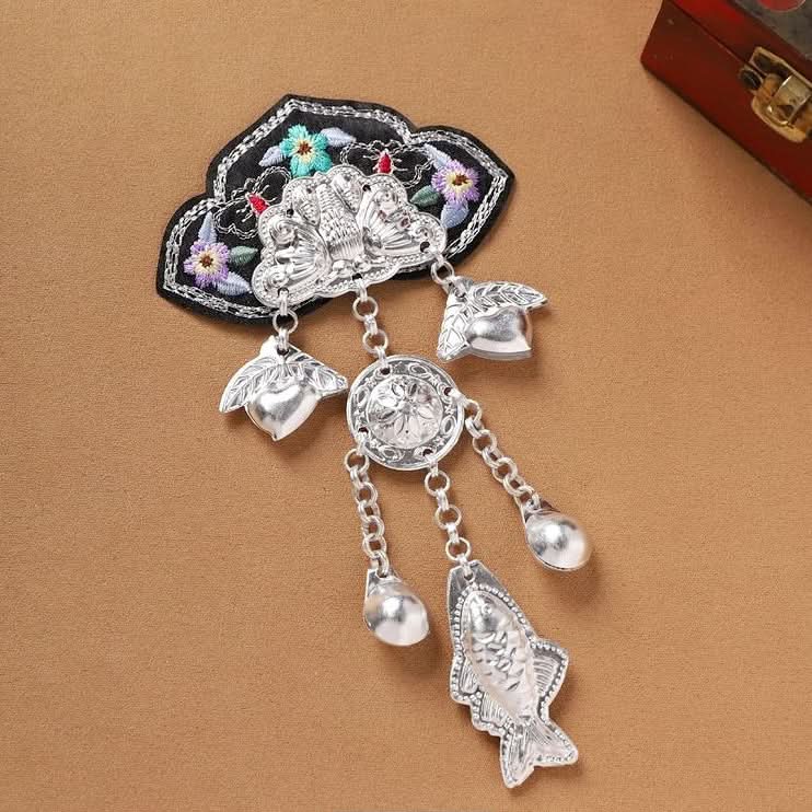 Cloud double tassel silver embroidered brooch