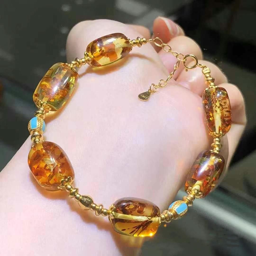 Gold chain bracelet with amber barrel beads and turquoise accents | DIY Jade