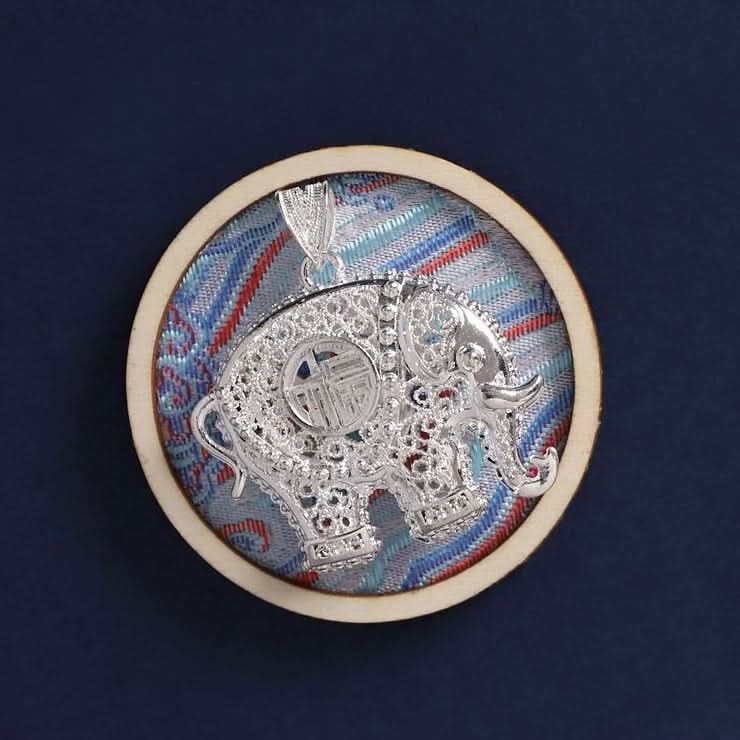 Round wooden fridge magnet, silver elephant motif