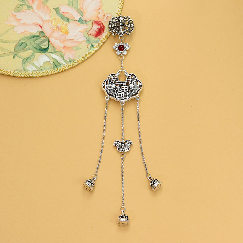 Boho vintage ethnic silver-tone hair pendant featuring Chinese knot charm, red gemstone accent, intricate openwork lock-shaped pendant and layered silver tassels, styled on a wooden display hook against a black background, ideal for bohemian and traditional fashion enthusiasts in the US 03
