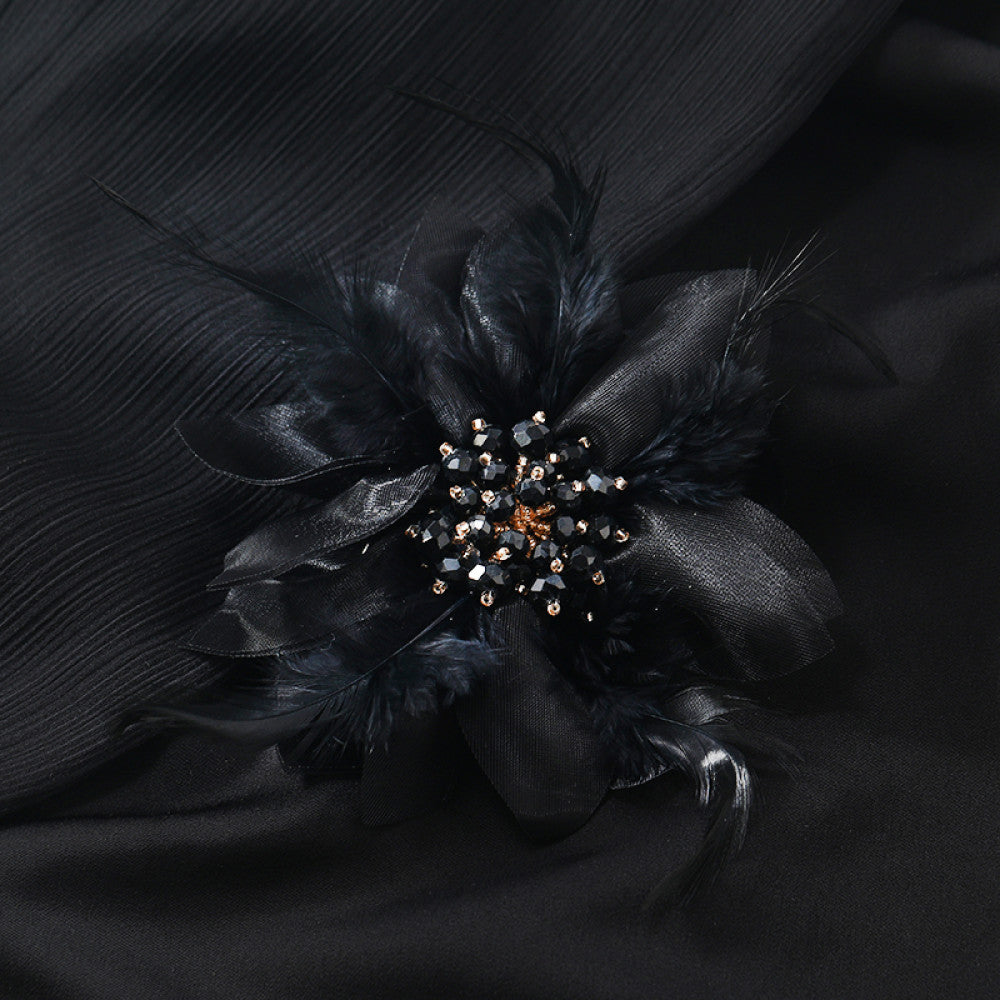 This hair accessory features light white feathers and sheer tulle, layered like a blooming flower. The center is adorned with sparkling crystals and pearls, creating a dreamy, ethereal look perfect for bridal styles or special occasions. 05