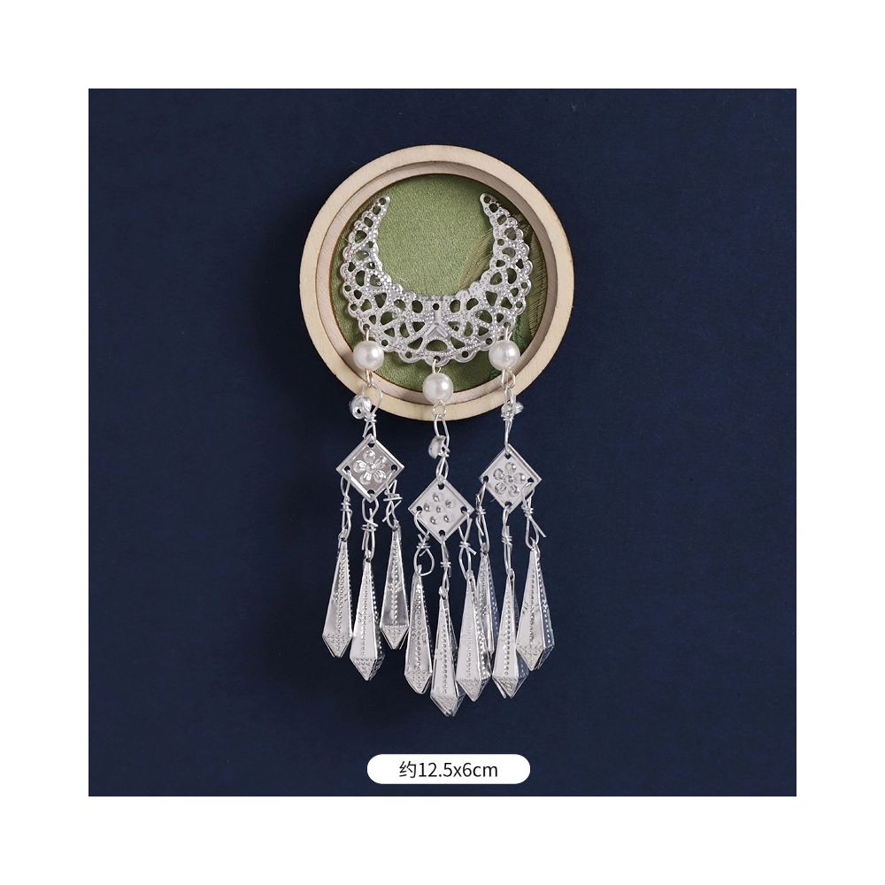 Green mandala refrigerator magnet with tassels
