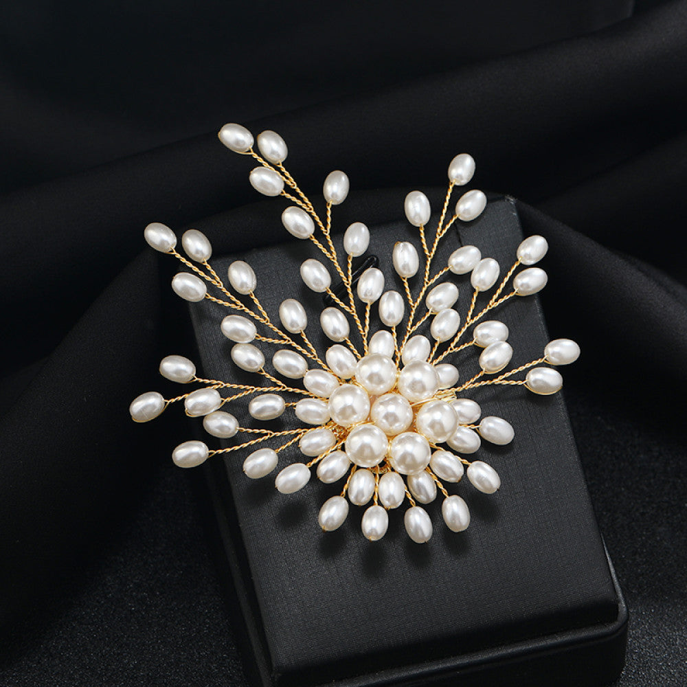 This exquisite brooch features delicate gold wirework, artfully arranging creamy white pearls into a dynamic, fireworks-like design. The central cluster of pearls adds depth and fullness, creating an elegant, artistic piece that elevates blazers, evening gowns, or everyday outfits with a touch of timeless sophistication.