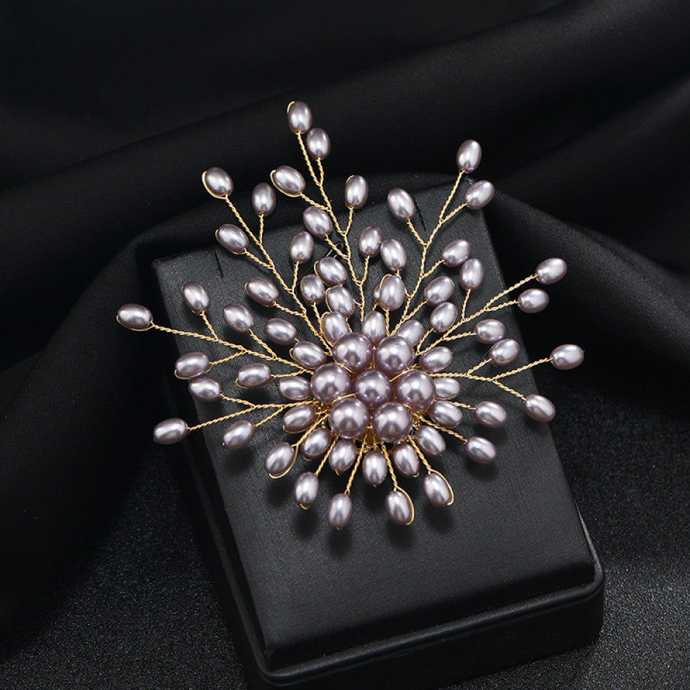 This exquisite brooch features delicate gold wirework, artfully arranging creamy white pearls into a dynamic, fireworks-like design. The central cluster of pearls adds depth and fullness, creating an elegant, artistic piece that elevates blazers, evening gowns, or everyday outfits with a touch of timeless sophistication. 01