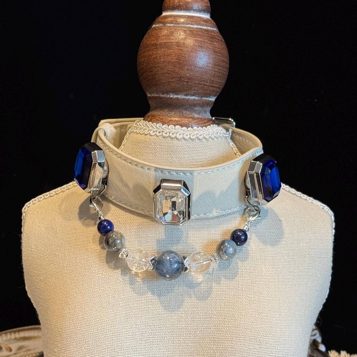 Blue white crystal pet collar on display stand — without charm chain|DIYJade