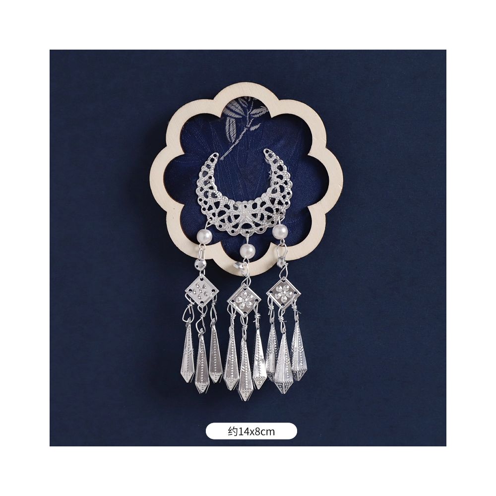 Pink petal-shape magnet with hanging silver beads