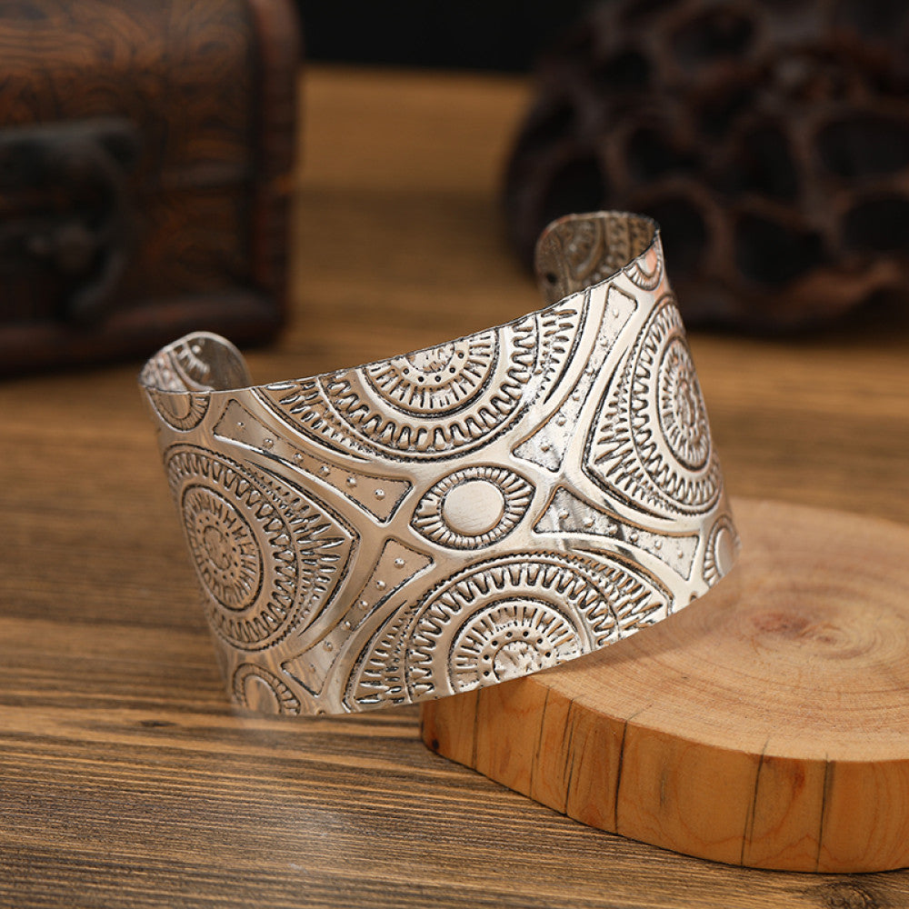Wide Silver Bangle 01