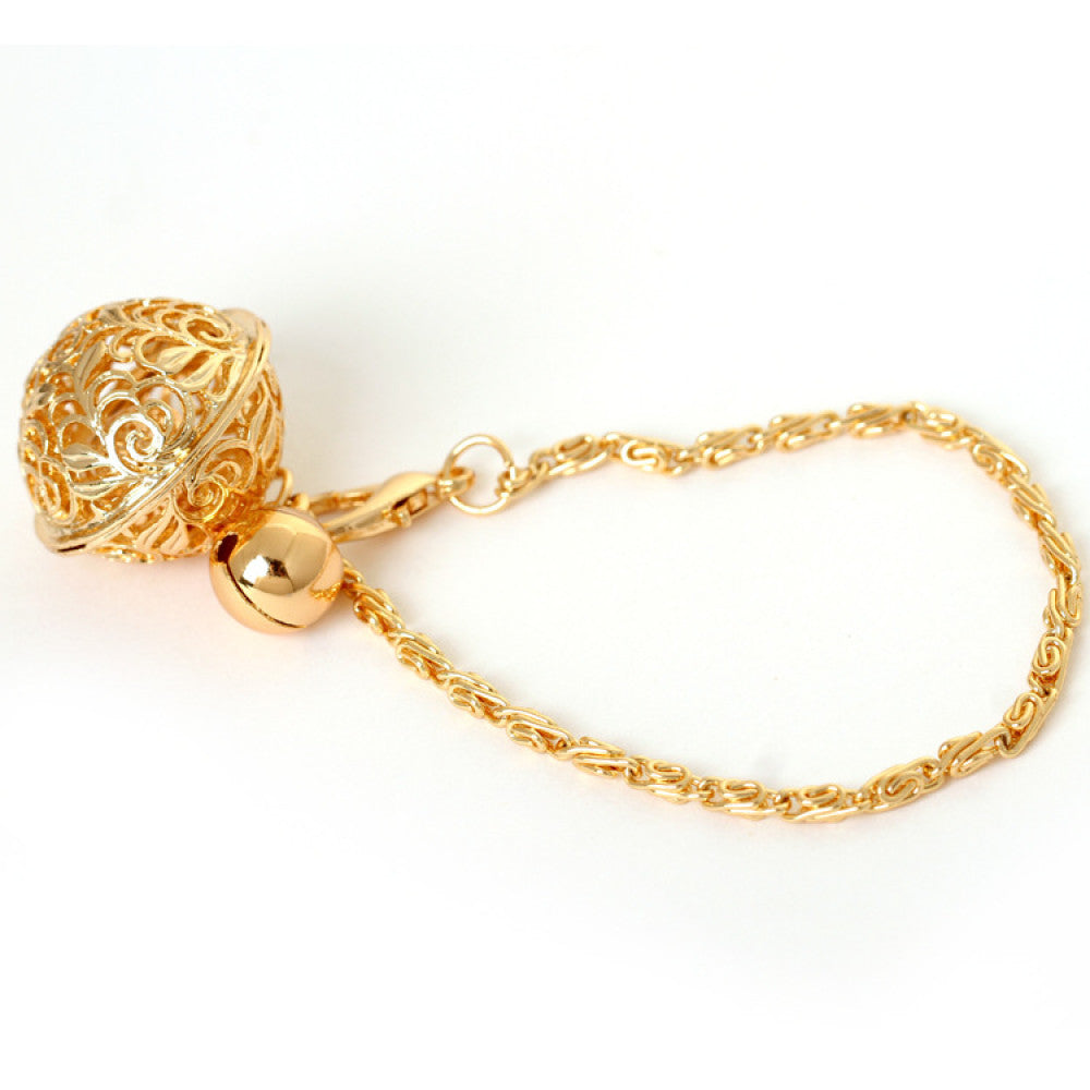 This antique silver bracelet boasts an intricate filigree hollow-out bell charm and a small solid bell, attached to a delicate twisted chain for a timeless retro look 01