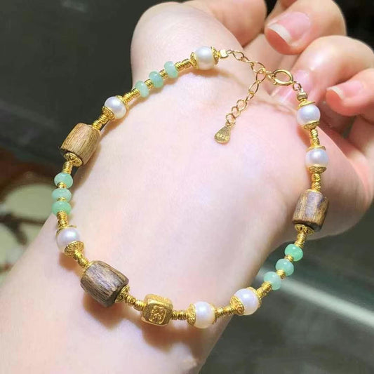 Agarwood bead bracelet with pearls, green jade and gold details | DIY Jade
