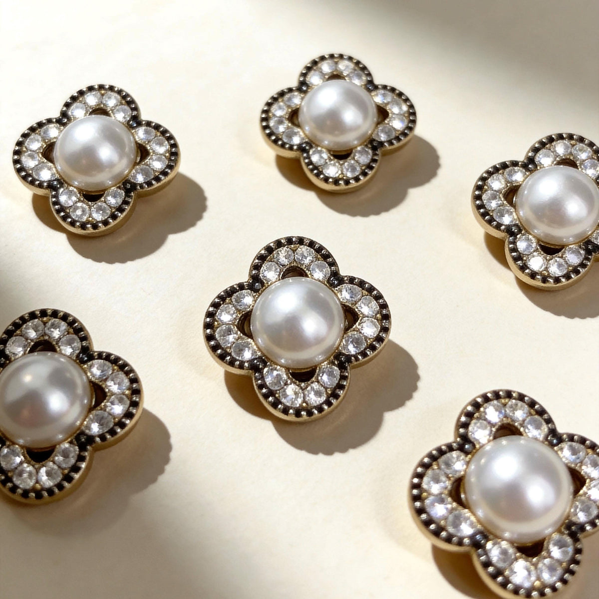 Collection of four‑leaf‑clover pearl crystal decorative charms for cat dog collars | DIY Jade