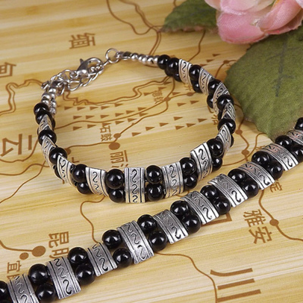 Minimalist black and white cylinder beaded bracelet | DIY Jade