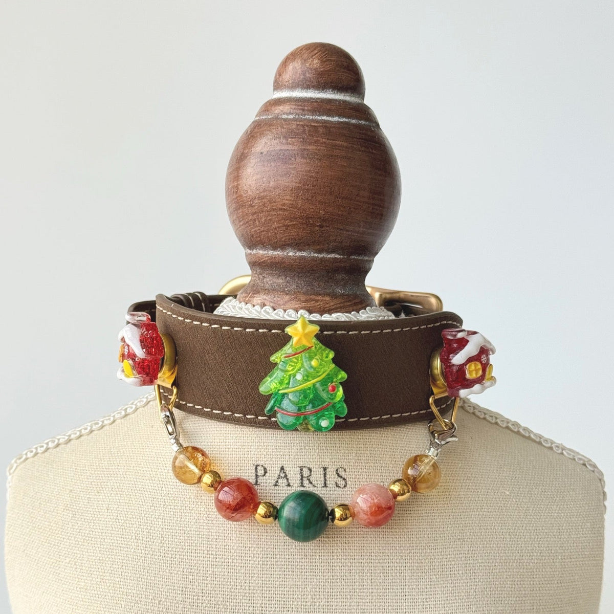 Brown christmas pet collar displayed on mannequin, festive xmas tree decor and removable malachite citrine bead chain for pets | DIY Jade