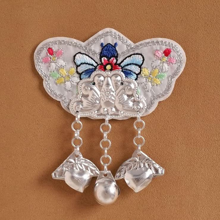 Butterfly embroidery patch, swing‑style silver‑pearl pendants