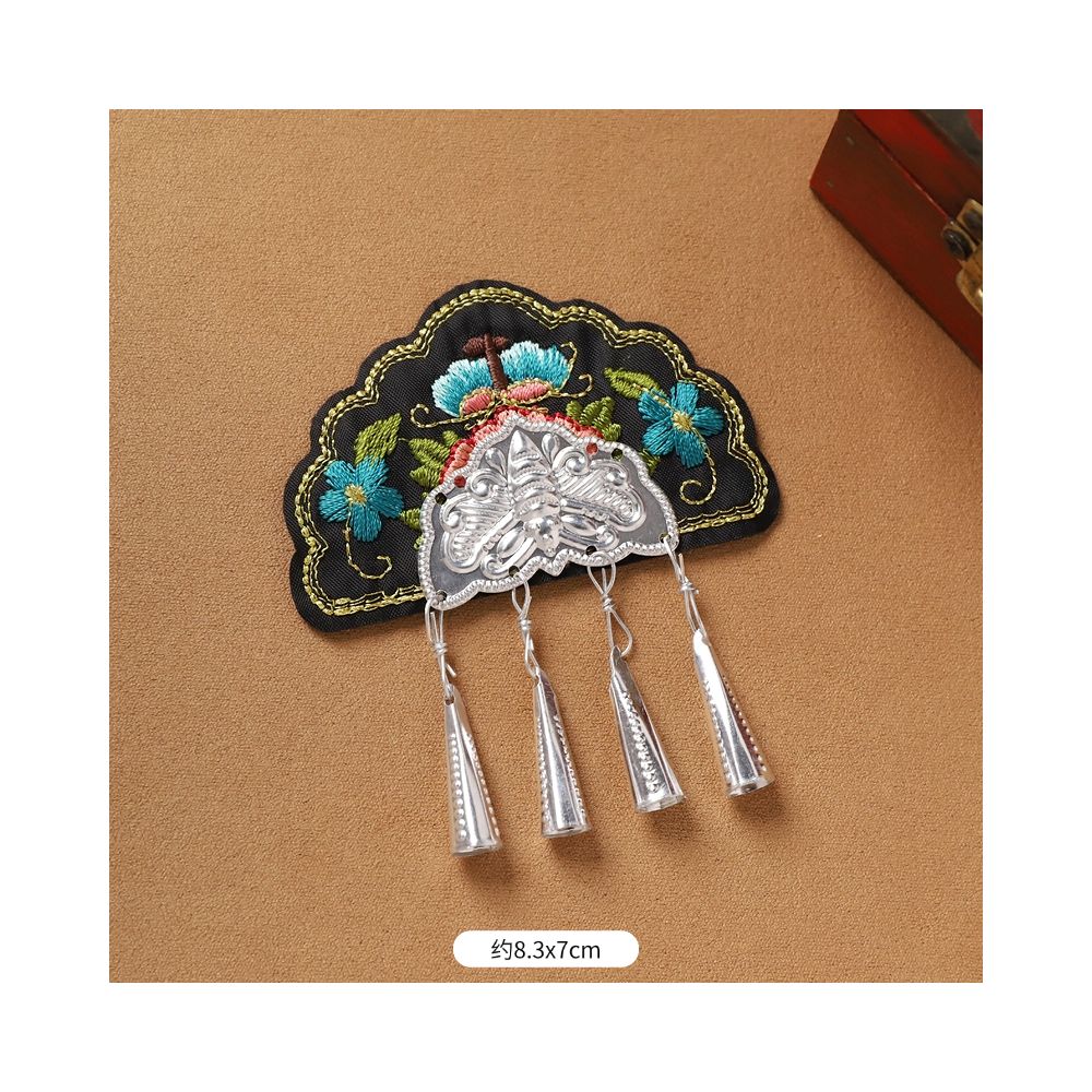 Cloud triple tassel embroidered brooch