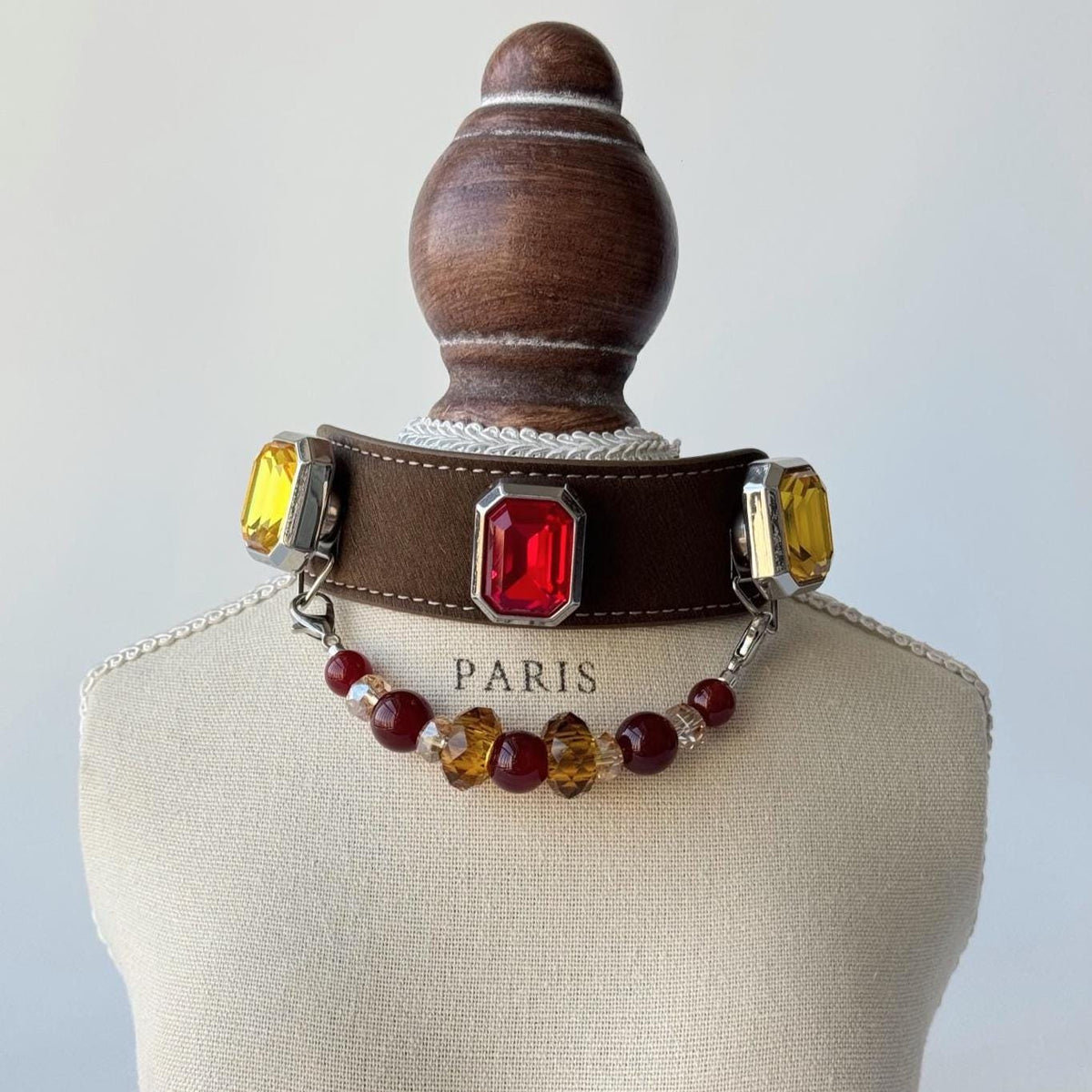 Side view of a gemstone pet collar on display — agate bead charm style|DIYJade