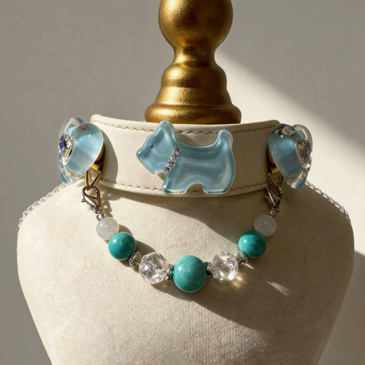 Cream pet collar decorated with bright turquoise bead dangling chain display | DIY Jade