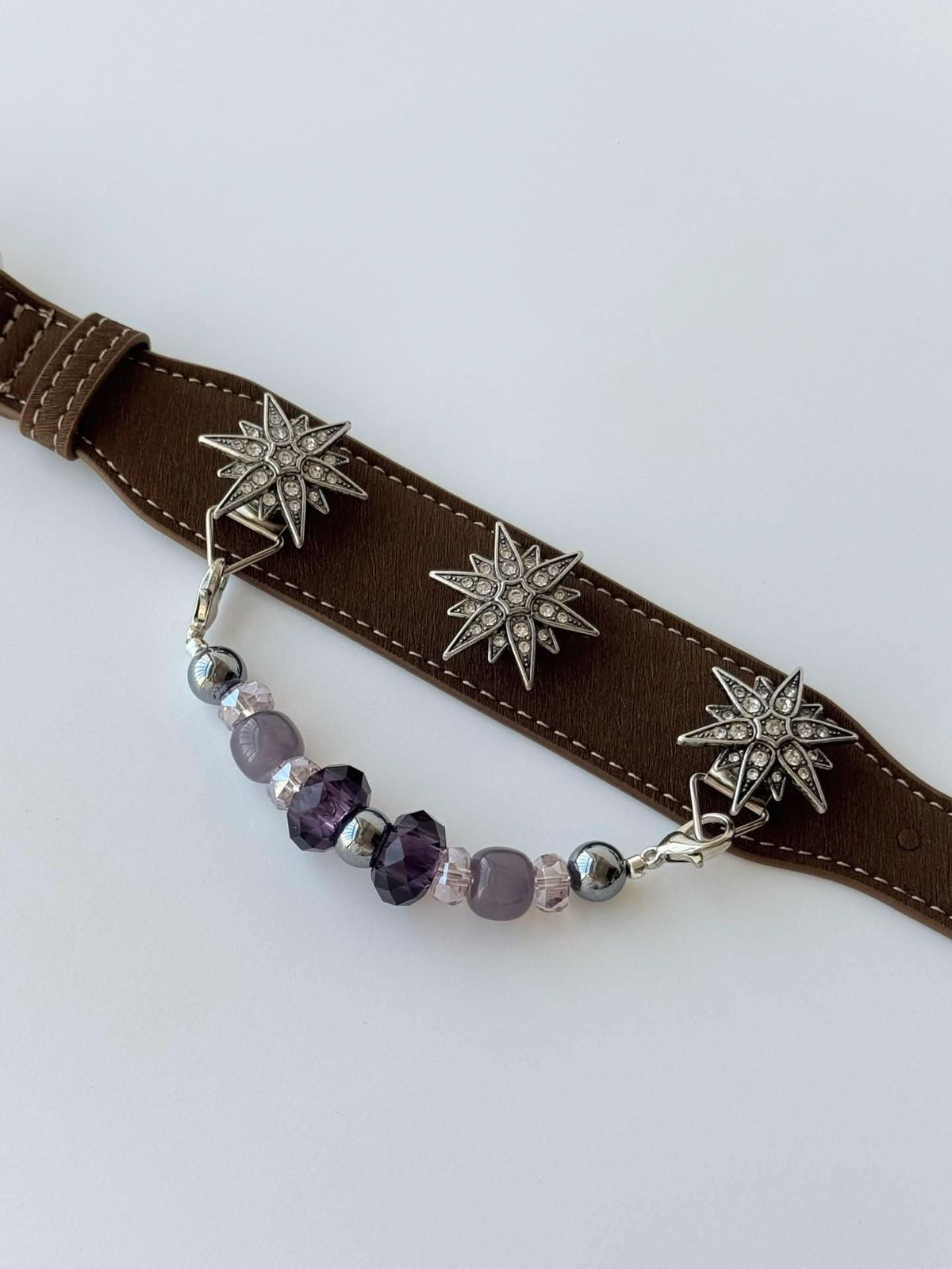 Close‑up of brown pet collar fitted with multiple star charms and amethyst bead dangling chain | DIY Jade
