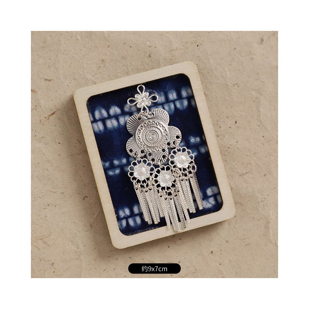 Long bar embossed blue embroidery brooch