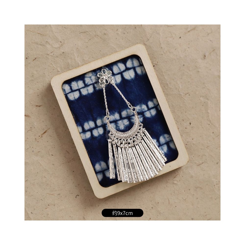 Long bar single tassel embroidery brooch
