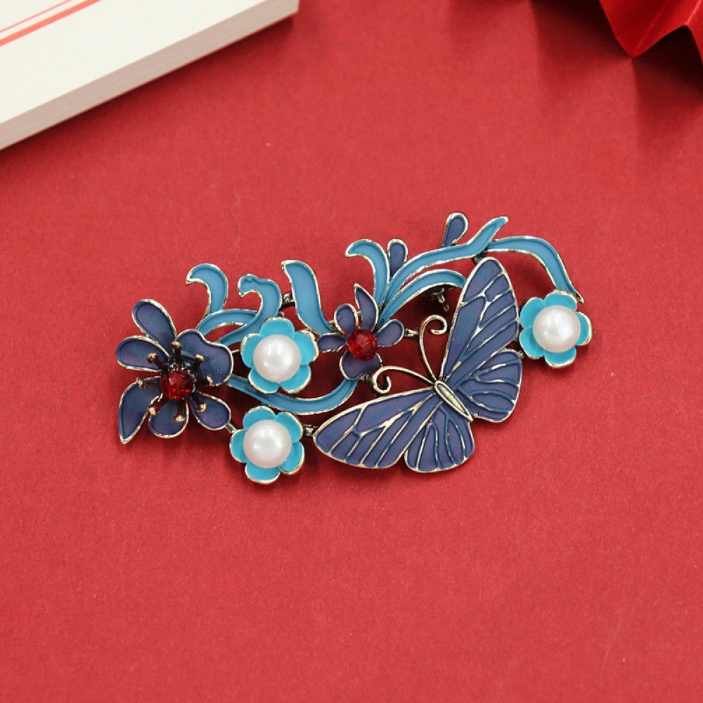 Inspired by the traditional Chinese phoenix, this brooch uses enamel craftsmanship to outline a vivid phoenix. Its blue-purple wings are layered, 03