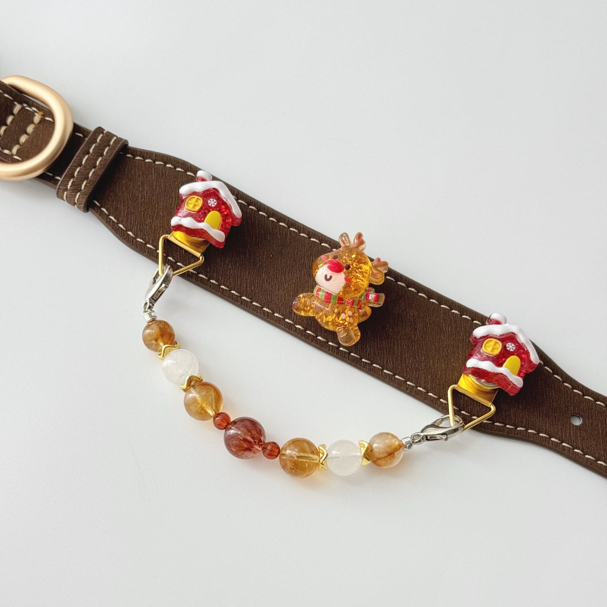 Pet collar, Close-up of Christmas Reindeer Decorations & Bead Chain on Leather Dog Collar |DIY Jade
