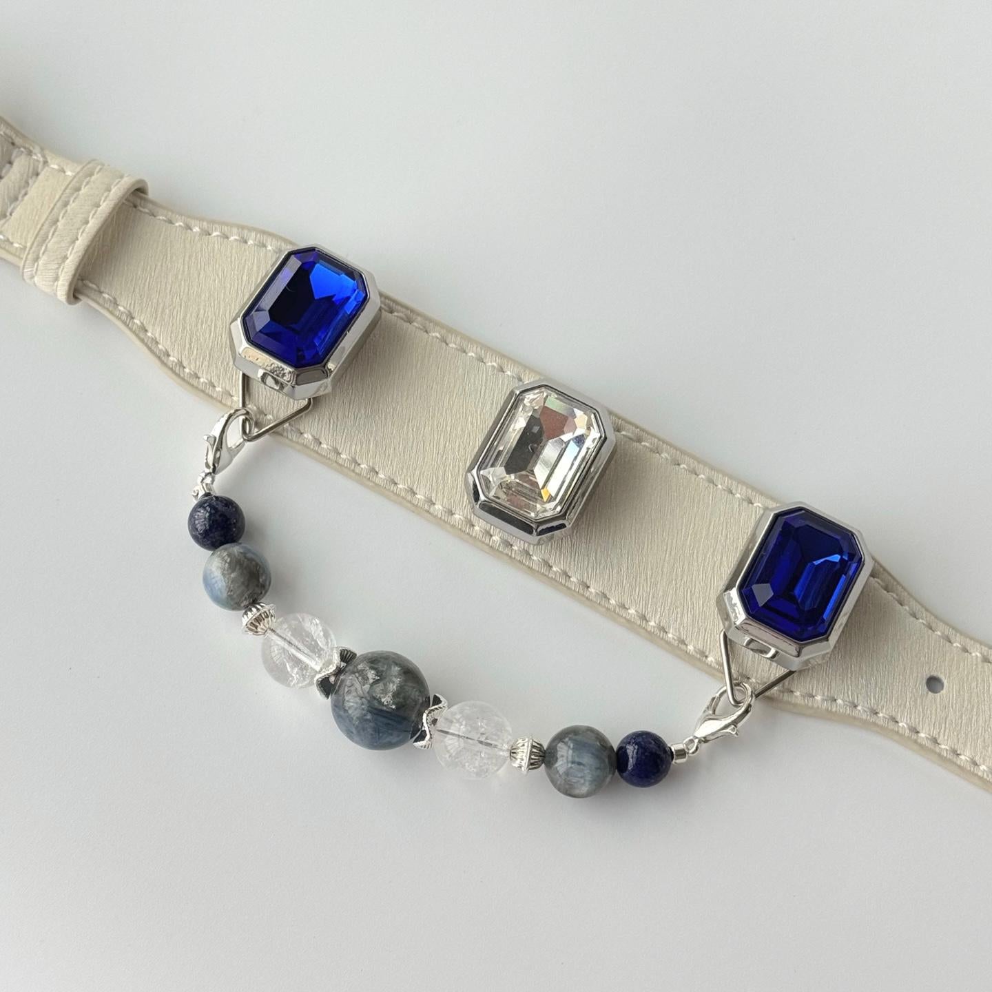 Blue crystal pet collar flat lay — with kyanite and agate charm chain|DIYJade
