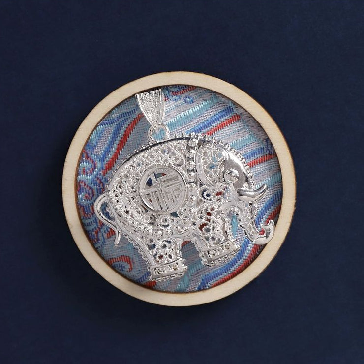 Round wooden fridge magnet, silver elephant motif