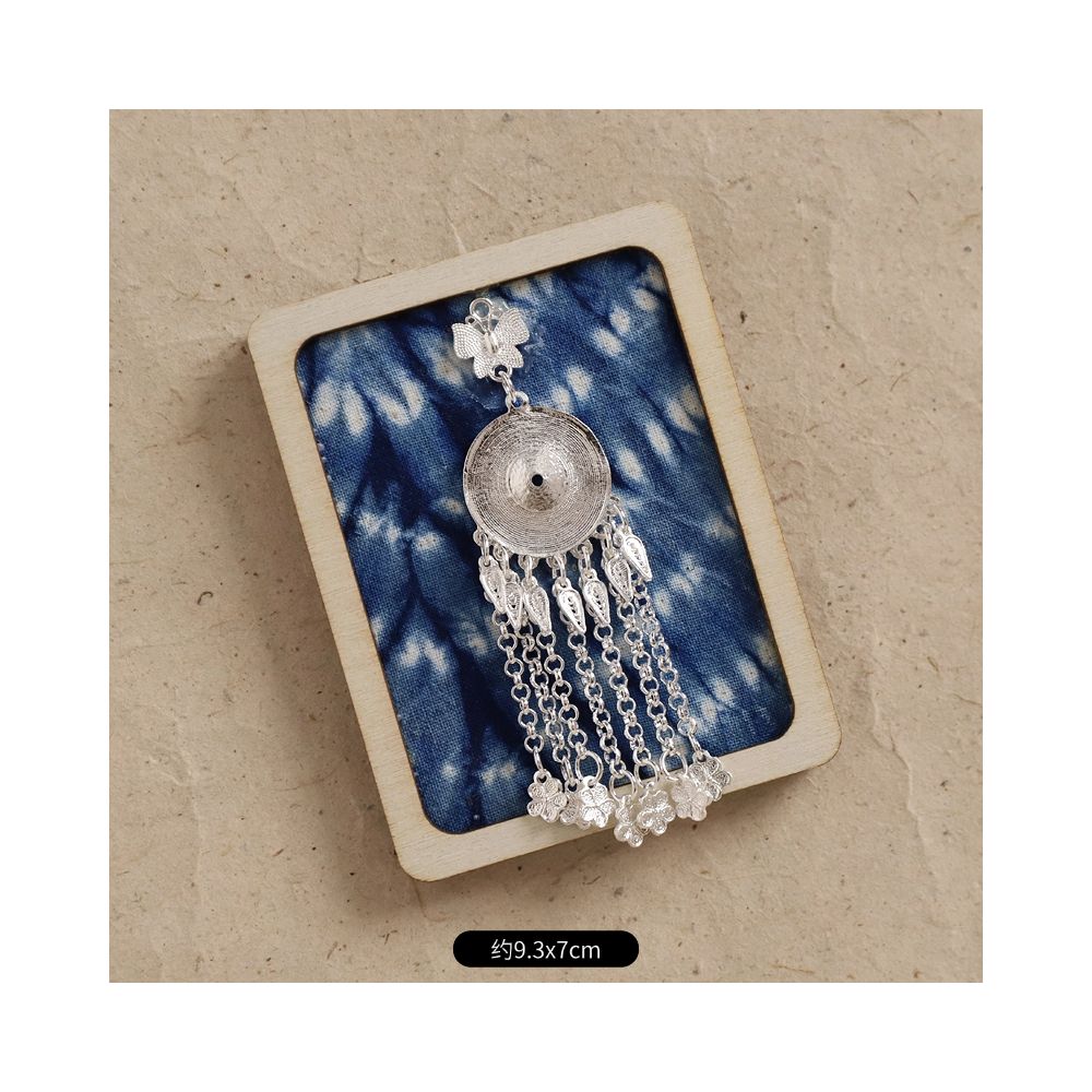 Square blue carved embroidery brooch 01
