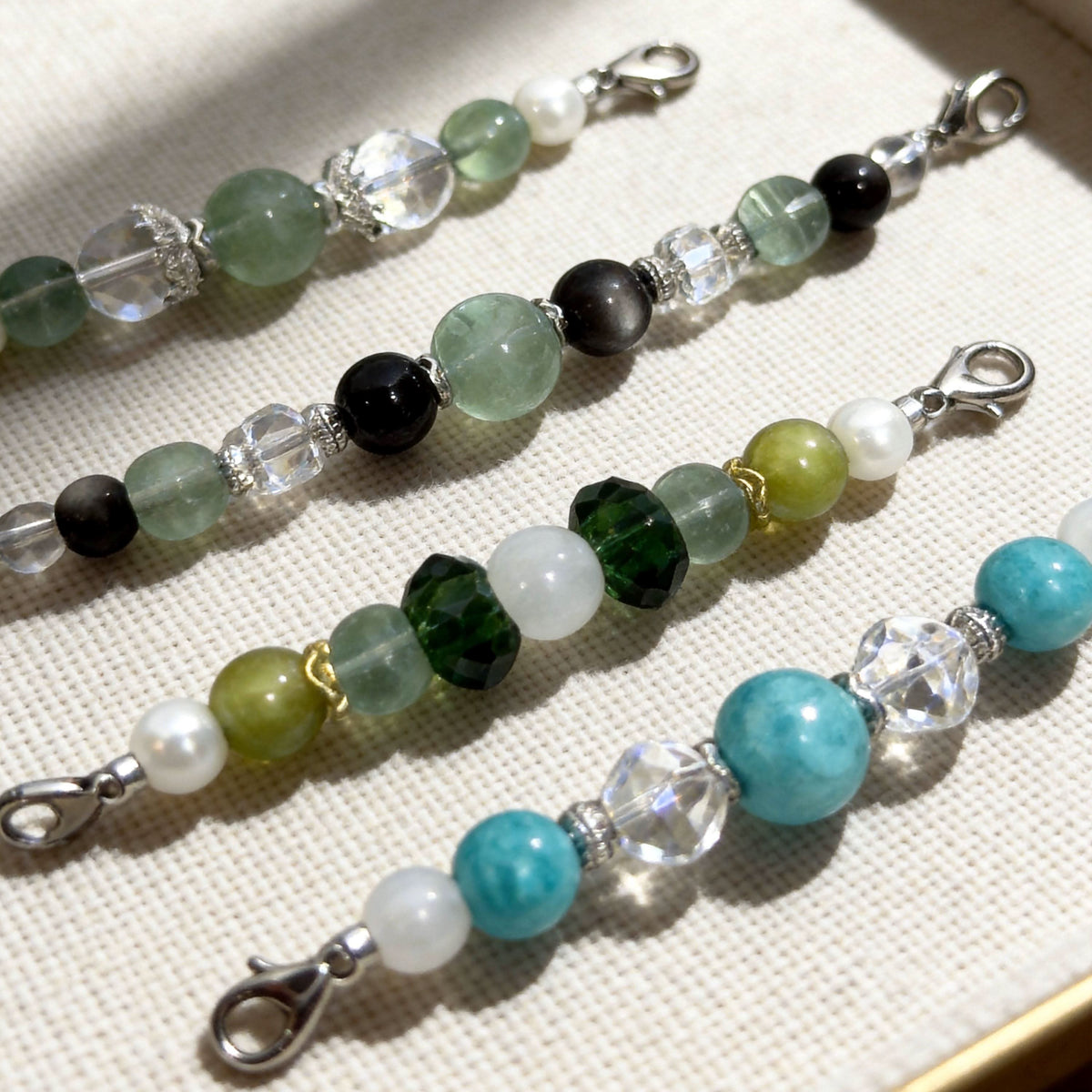 Close‑up view of turquoise green crystal bead detachable pet collar chains | DIY Jade