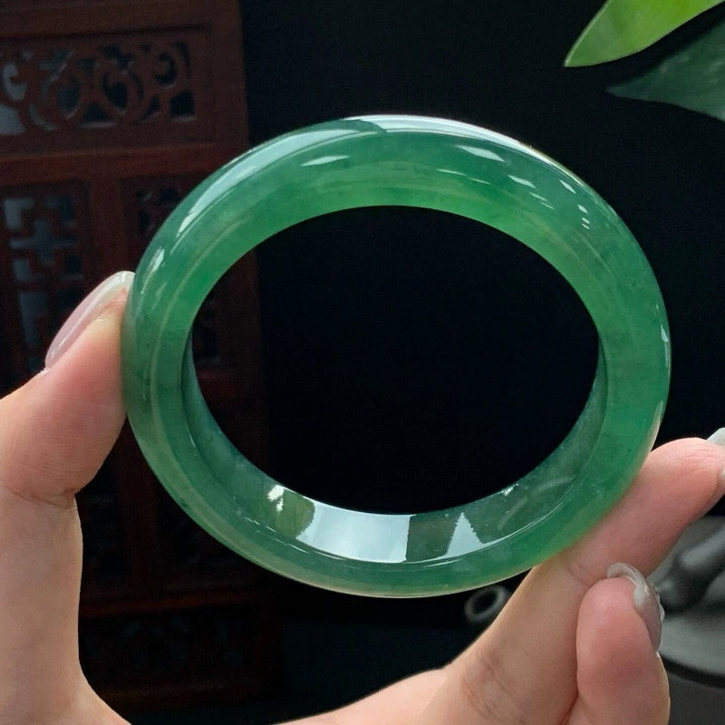 Natural vibrant emerald green jadeite bangle, close-up showing glossy finish and rich color | DIY Jade
