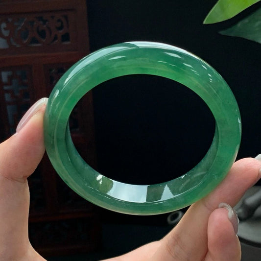 Natural vibrant emerald green jadeite bangle, close-up showing glossy finish and rich color | DIY Jade
